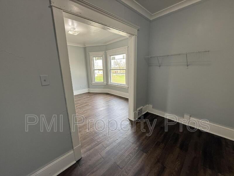 2155 N 32nd St Uppr - Photo 7 of 26