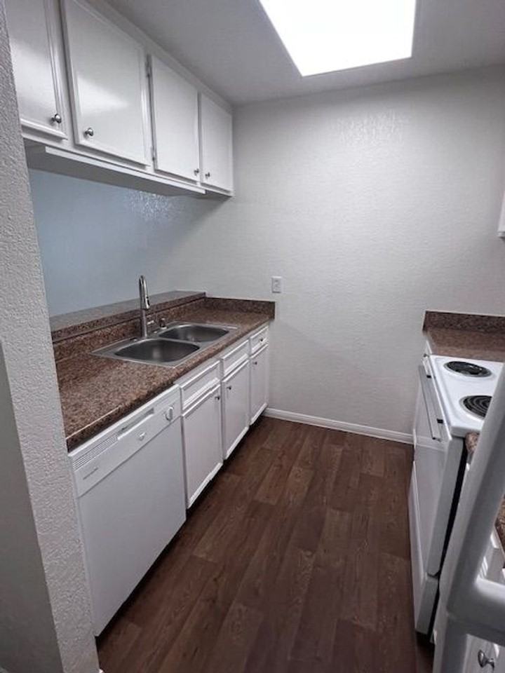 56u - Photo 5 of 8