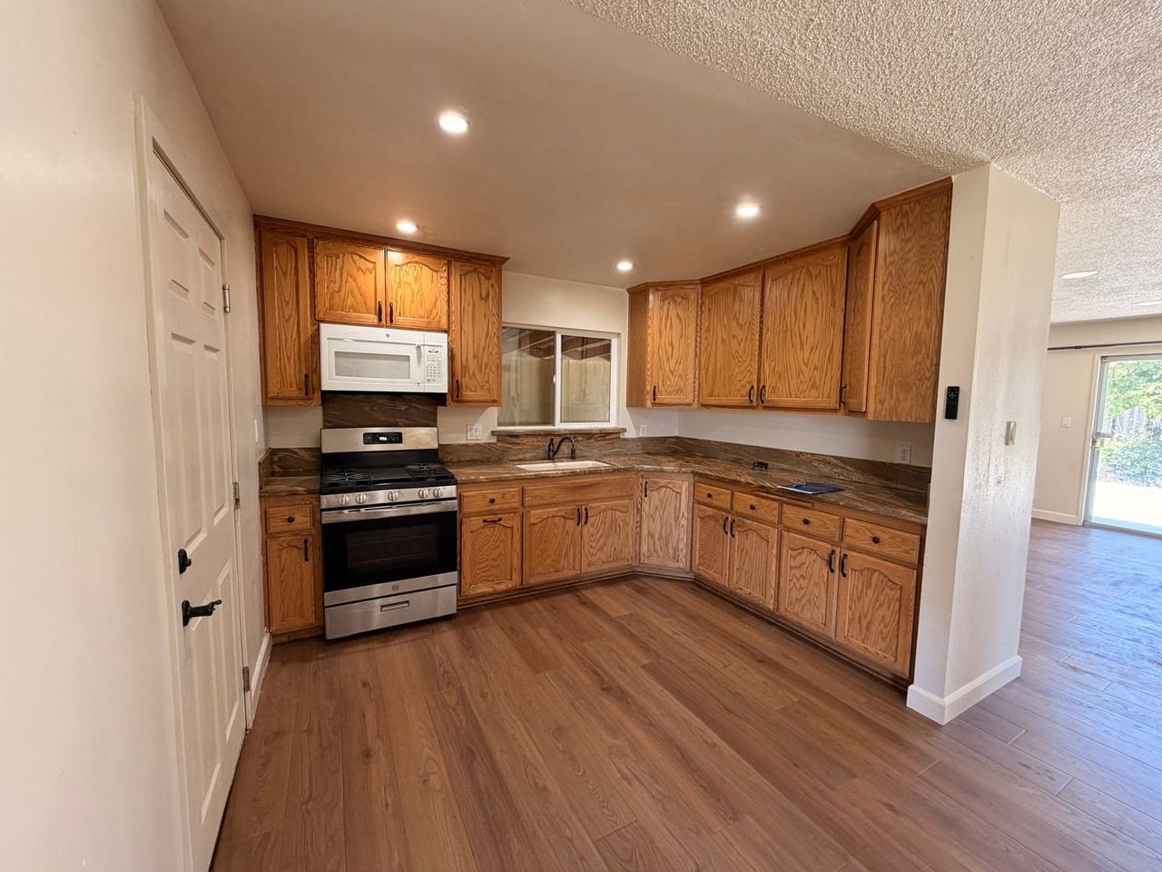 817 W Williams St - Photo 2 of 8
