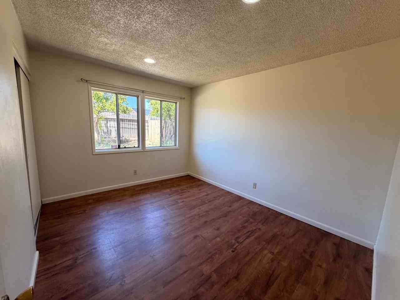817 W Williams St - Photo 5 of 8