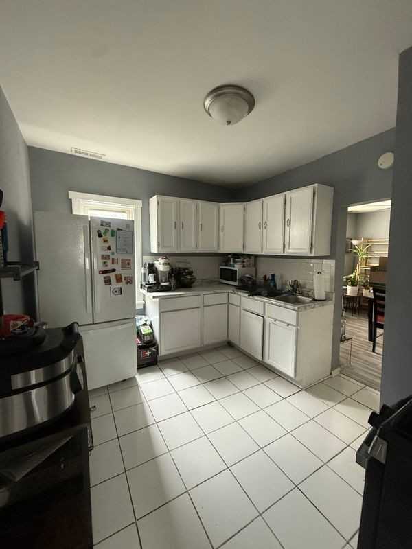 2622 W Luther St - Photo 6 of 10