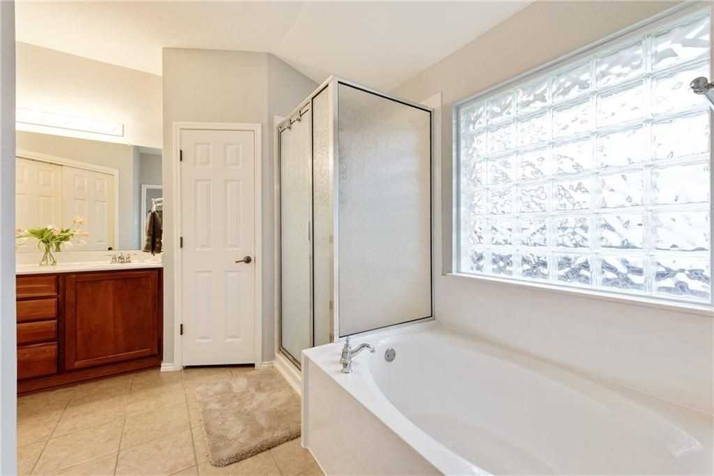 10717 Kilkee Cv - Photo 2 of 36