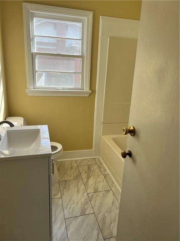 1540 Burton Ave - Photo 3 of 23