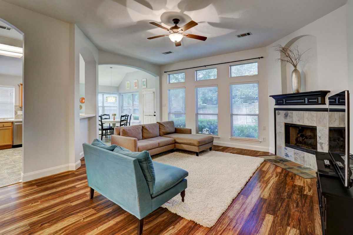 4903 Lake Catherine Ct - Photo 3 of 4
