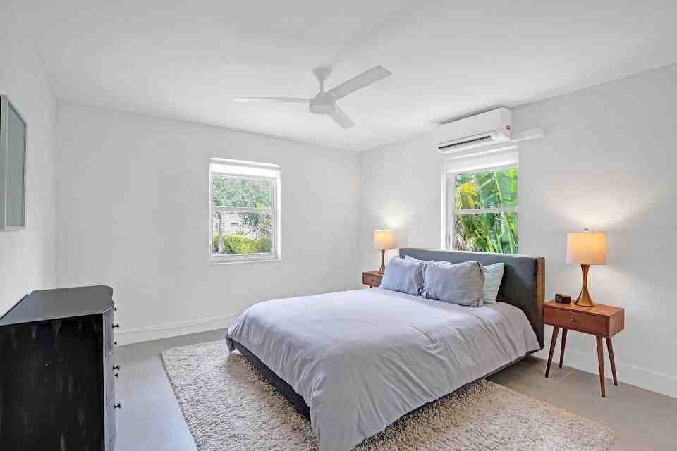 625 Ne 13th Ave ##02 - Photo 3 of 13