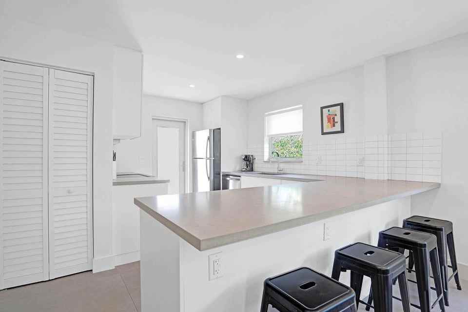 625 Ne 13th Ave ##02 - Photo 5 of 13