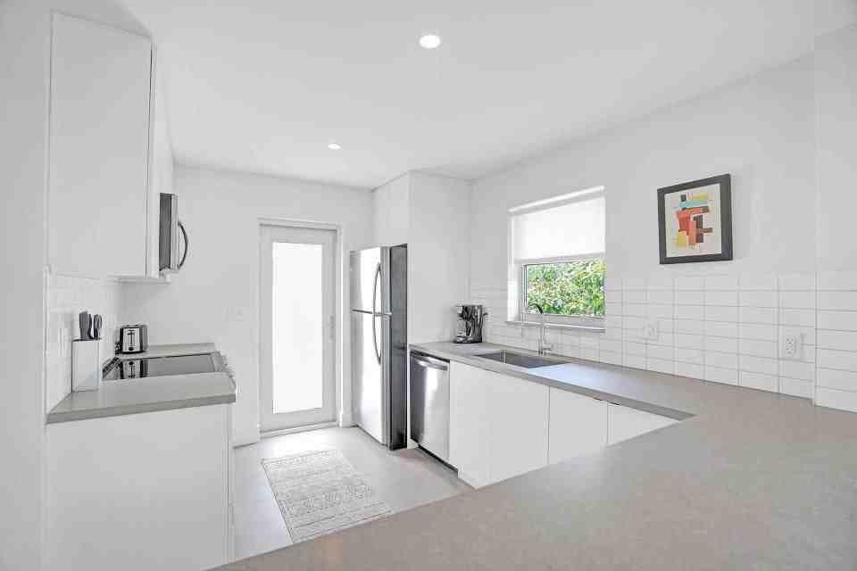 625 Ne 13th Ave ##02 - Photo 6 of 13