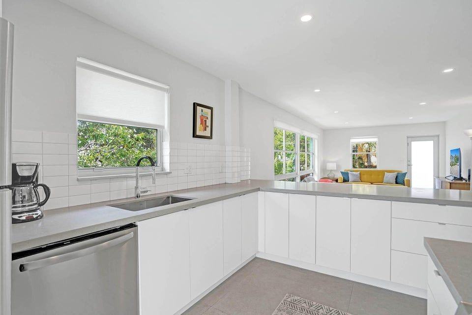 625 Ne 13th Ave ##02 - Photo 7 of 13