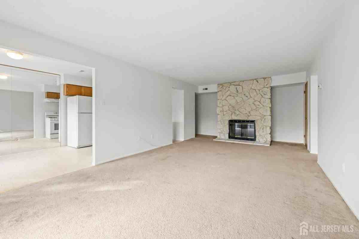 823 Edison Glen Ter - Photo 2 of 18