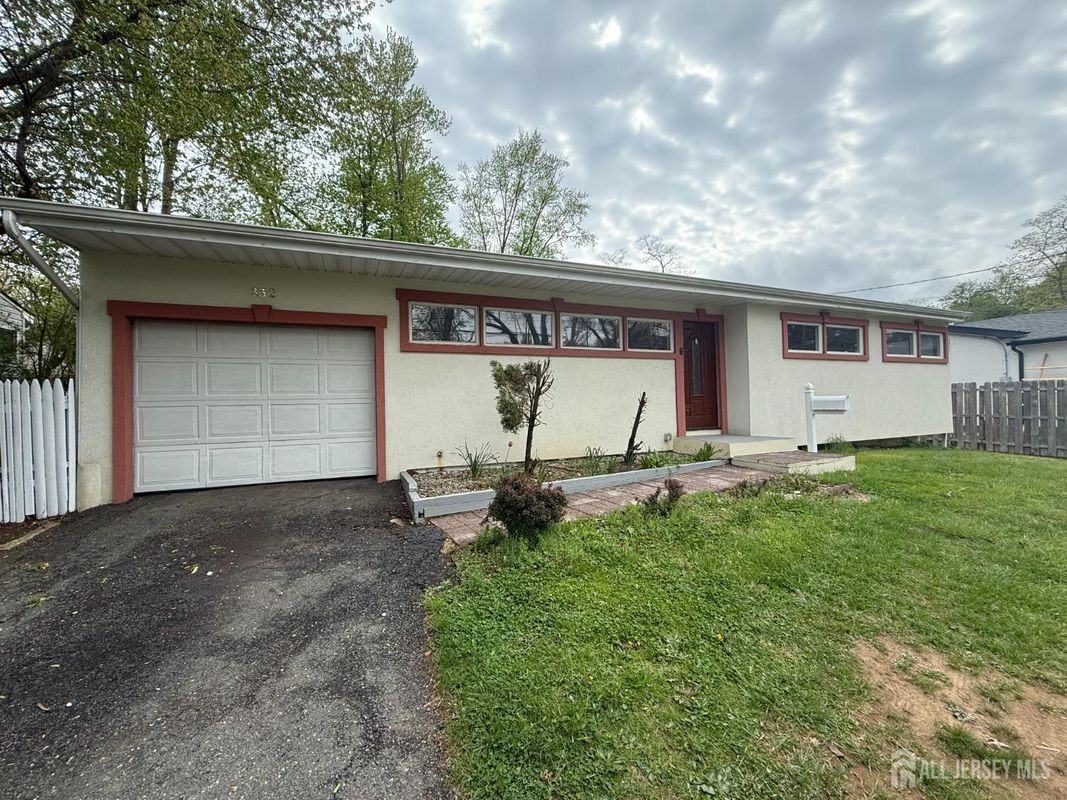 332 Ernston Rd - Photo 2 of 11
