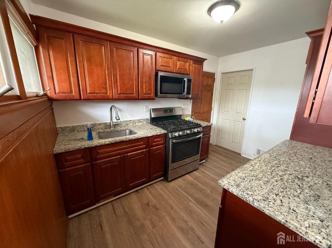 332 Ernston Rd - Photo 3 of 11