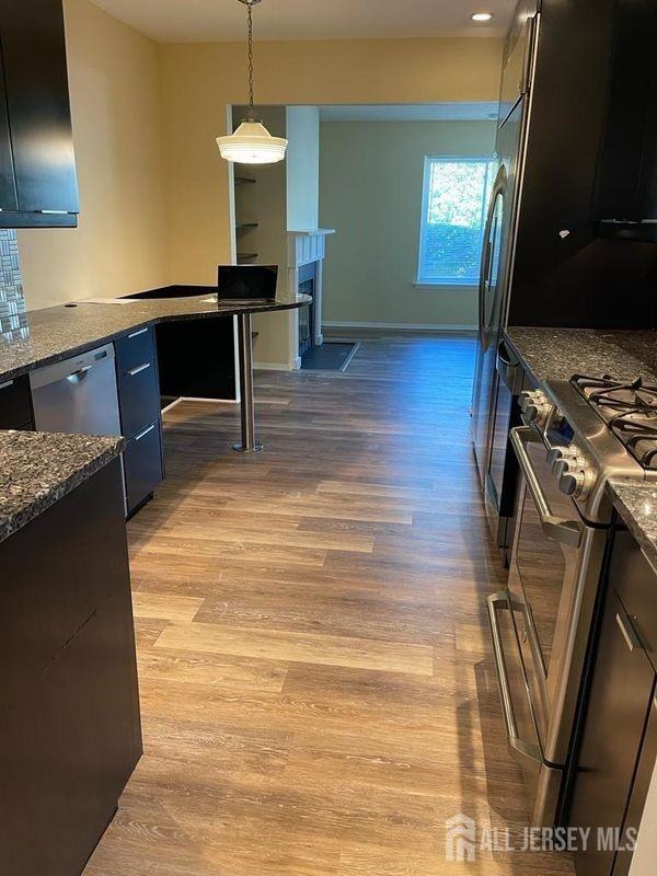 105 Thoreau Dr - Photo 3 of 5