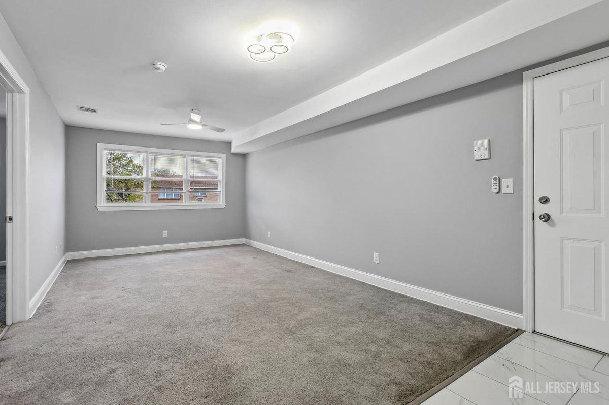 396 College Dr - Photo 7 of 17