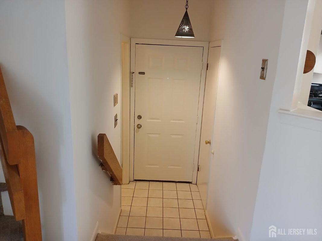 1081 Schmidt Ln - Photo 2 of 20