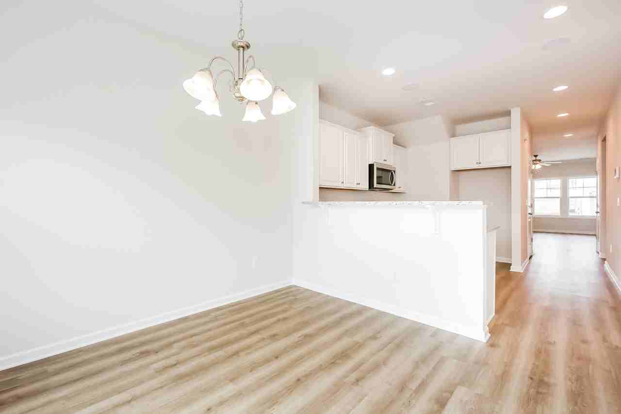 151 Highland Park Ct - Photo 6 of 17