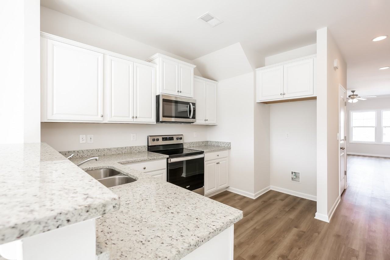 151 Highland Park Ct - Photo 7 of 17