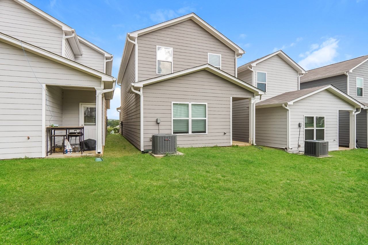 7049 7049 Broad St - Photo 6 of 21