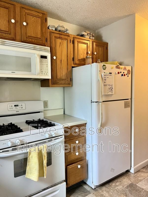 115 N Winooski Ave - Photo 2 of 30