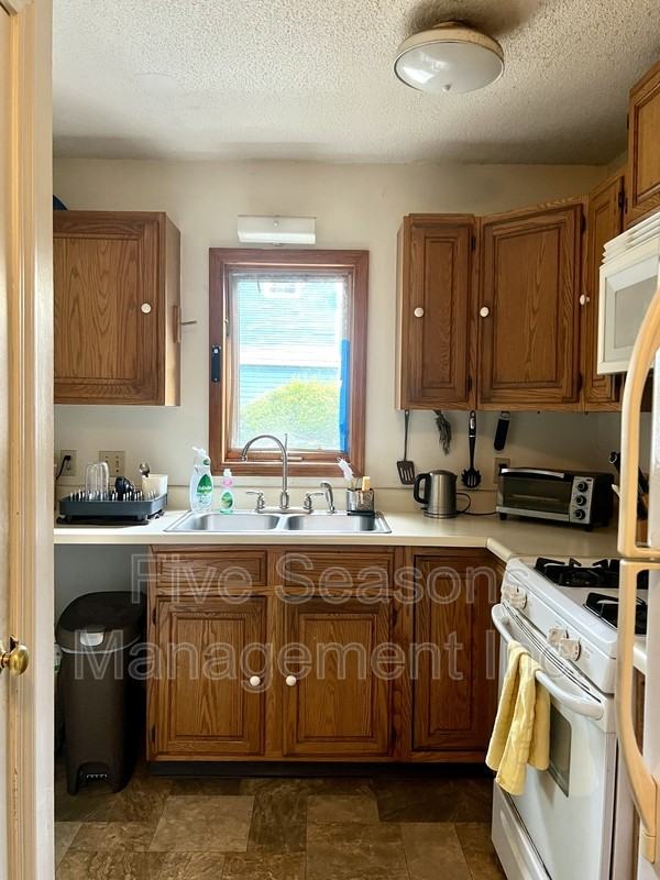 115 N Winooski Ave - Photo 3 of 30