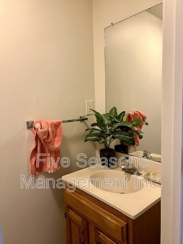 115 N Winooski Ave - Photo 5 of 30