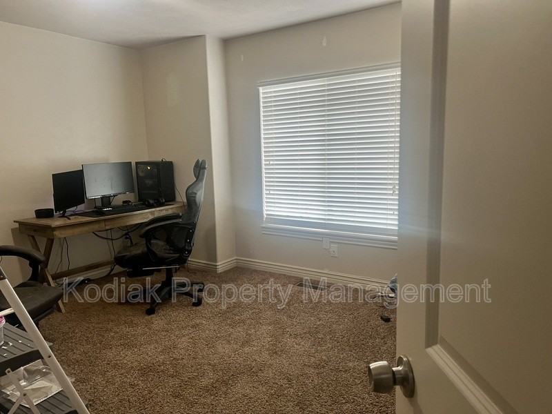 11114 S Aspen Gate Ct - Photo 4 of 19