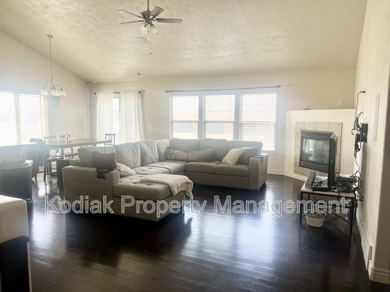 11114 S Aspen Gate Ct - Photo 7 of 19