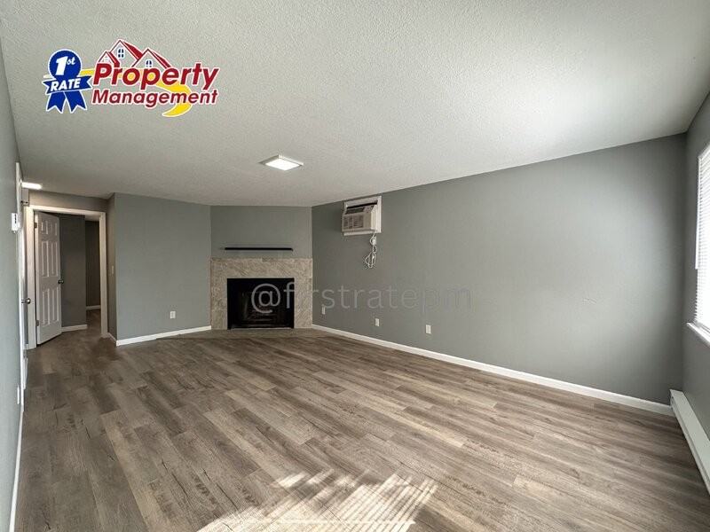 889 N Mercer St - Photo 3 of 18