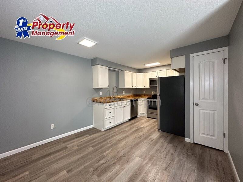 889 N Mercer St - Photo 4 of 18