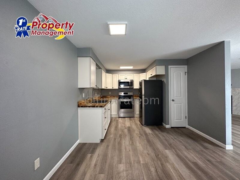 889 N Mercer St - Photo 5 of 18