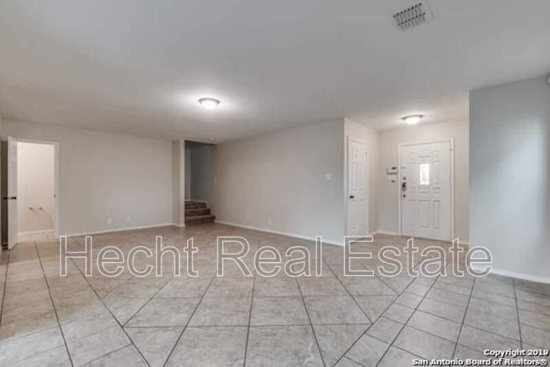 210 Mallow Grv - Photo 4 of 10