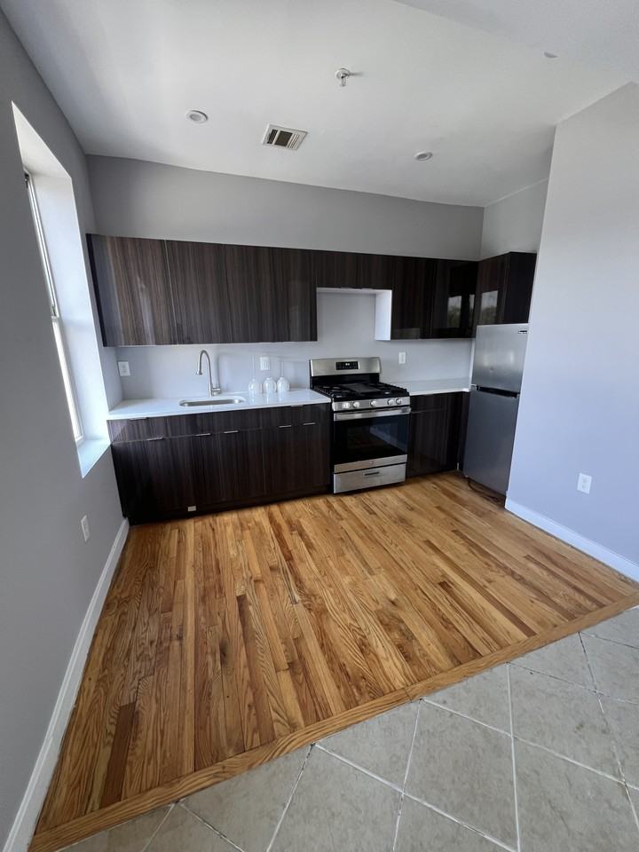 585 Central Avenue #3r - Photo 3 of 10