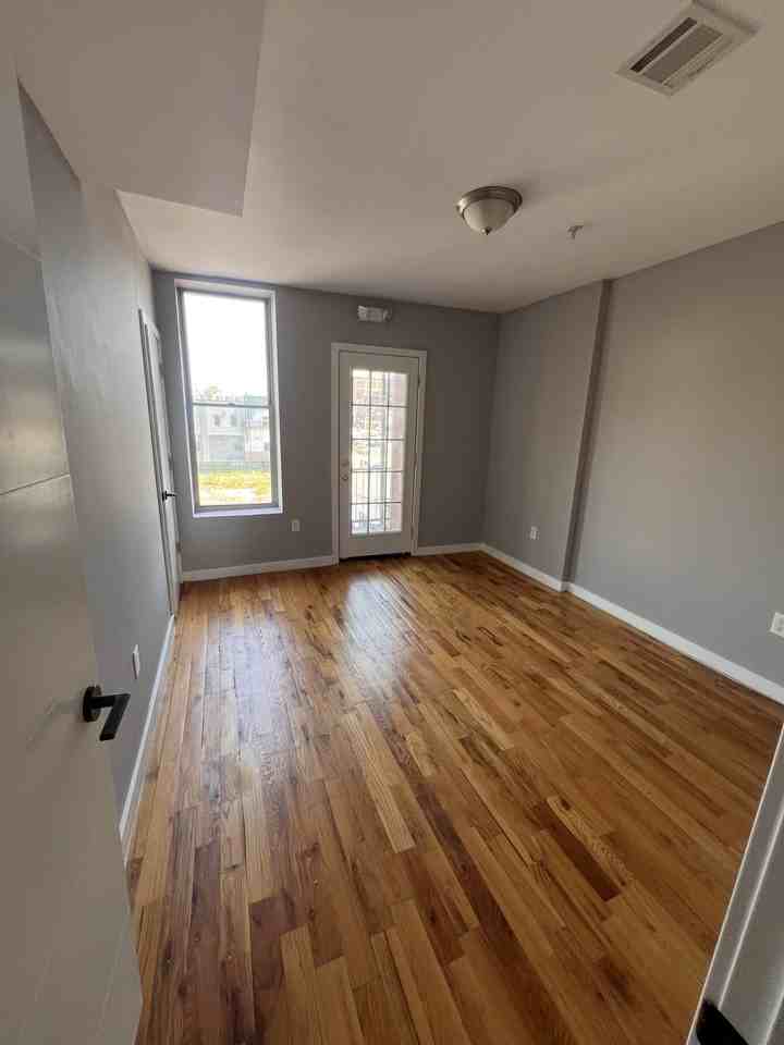 585 Central Avenue #3r - Photo 5 of 10