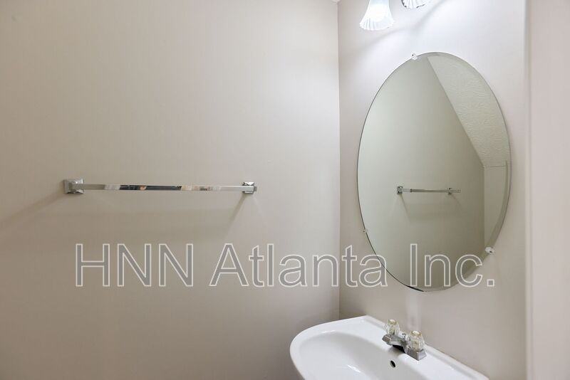 121 Oak Grove Pl - Photo 4 of 18