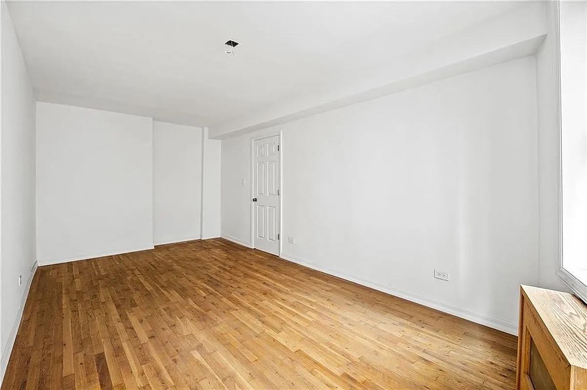 1625 Emmons Ave - Photo 5 of 6