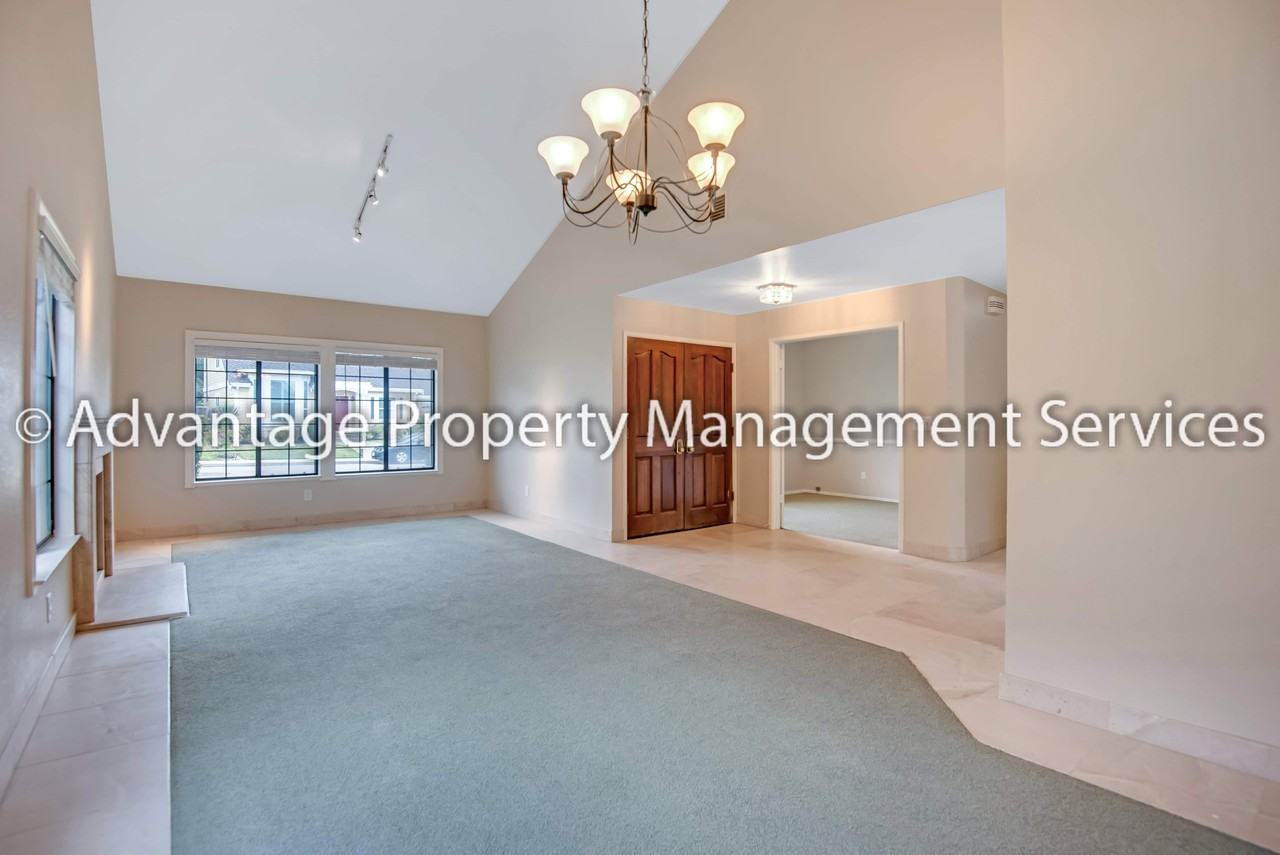 5930 Charter Oaks Dr - Photo 3 of 19