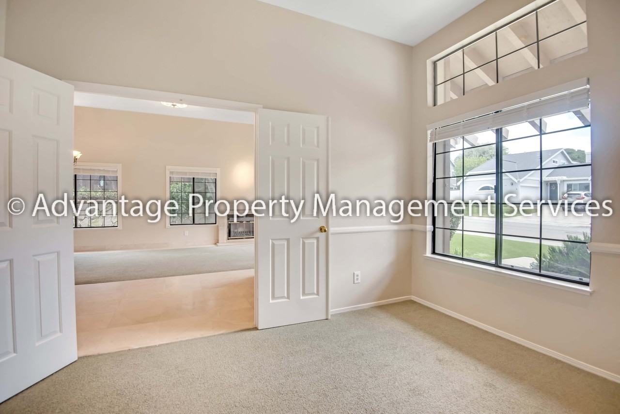 5930 Charter Oaks Dr - Photo 4 of 19