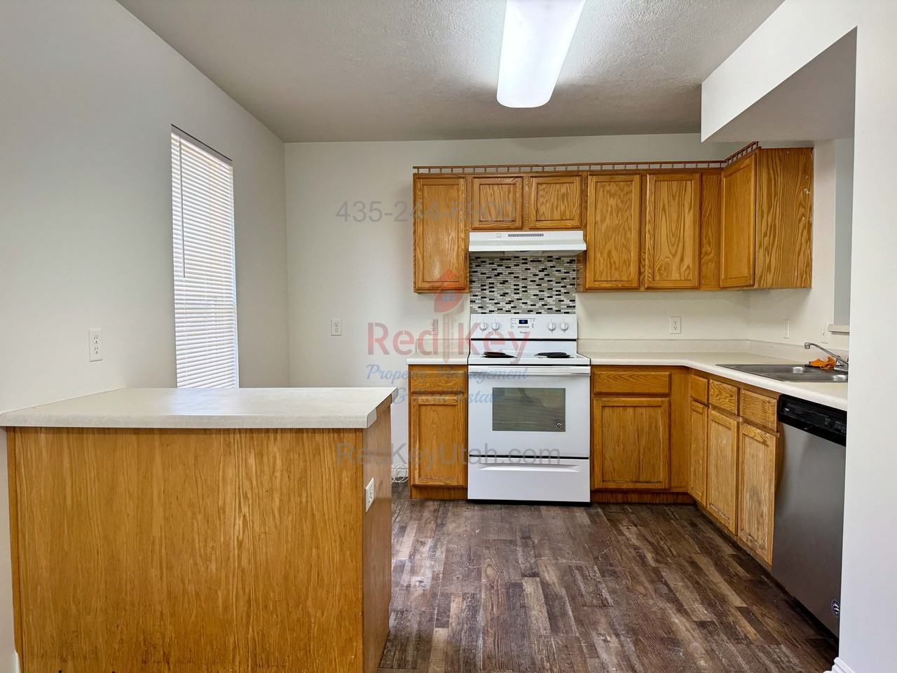 697 Nw - Photo 4 of 17