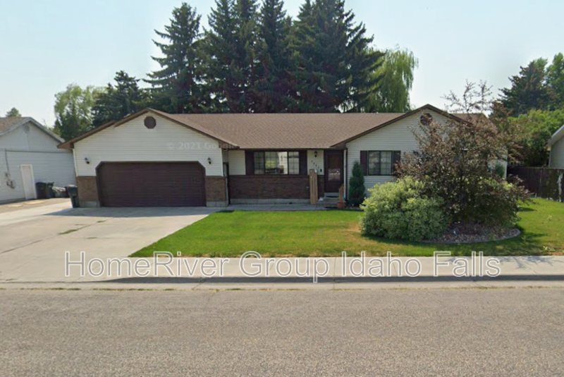3382 Grove Ln