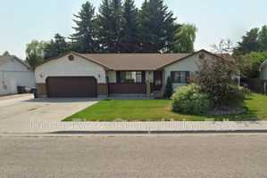 featured image of 3382 Grove Ln