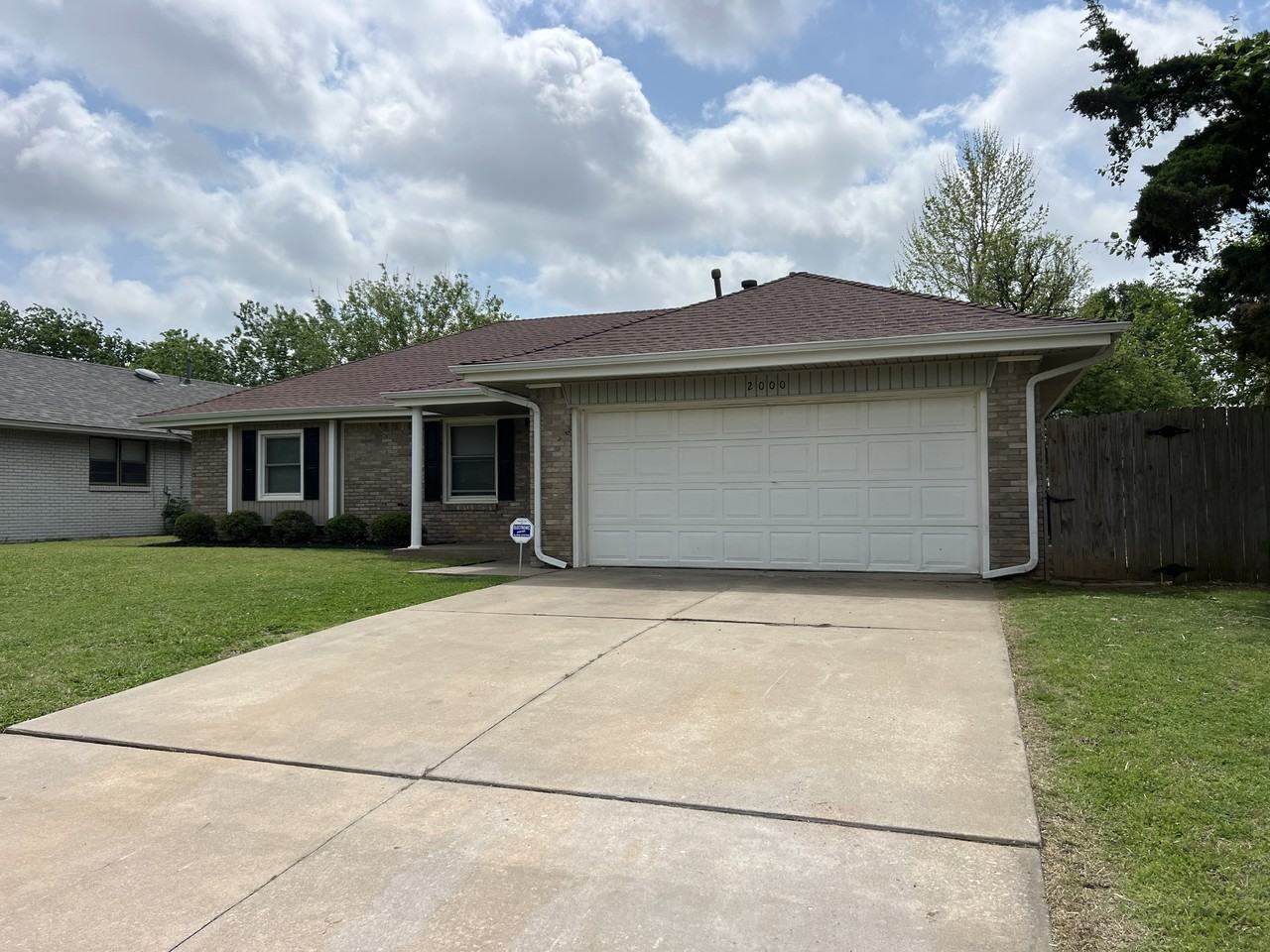 2000 Lanesboro Dr - Photo 2 of 21