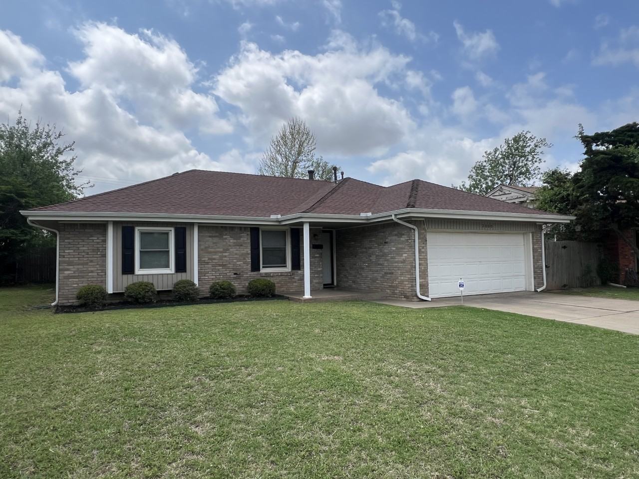 2000 Lanesboro Dr - Photo 3 of 21