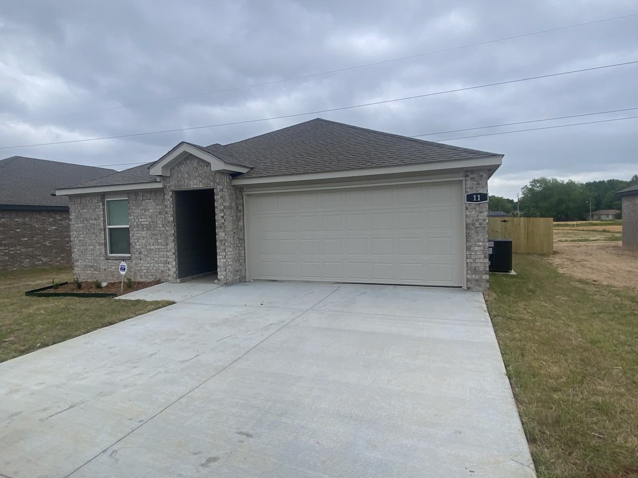 11 Vineyard Dr - Photo 2 of 20