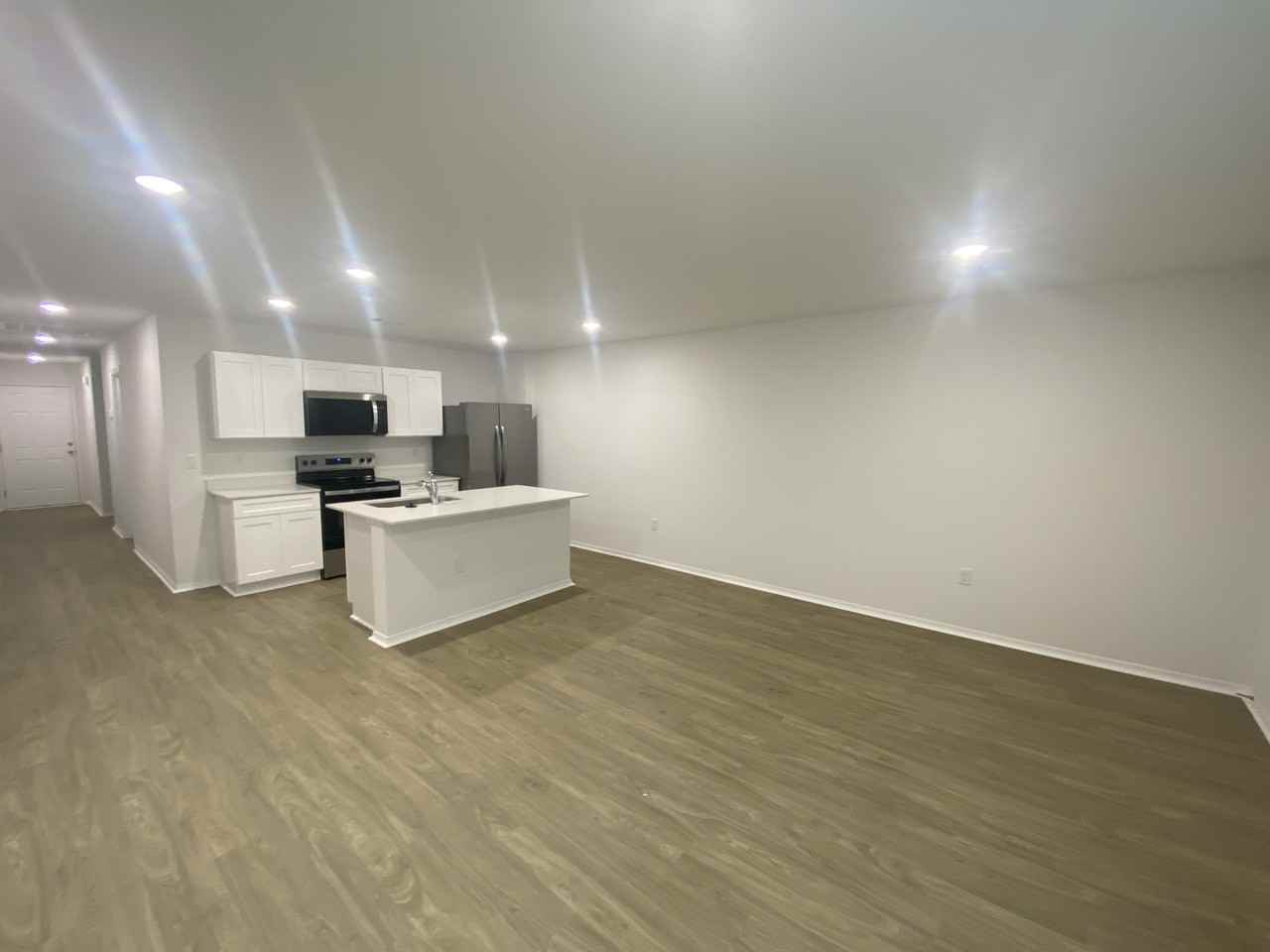 104 E Fredonia Ct - Photo 3 of 9