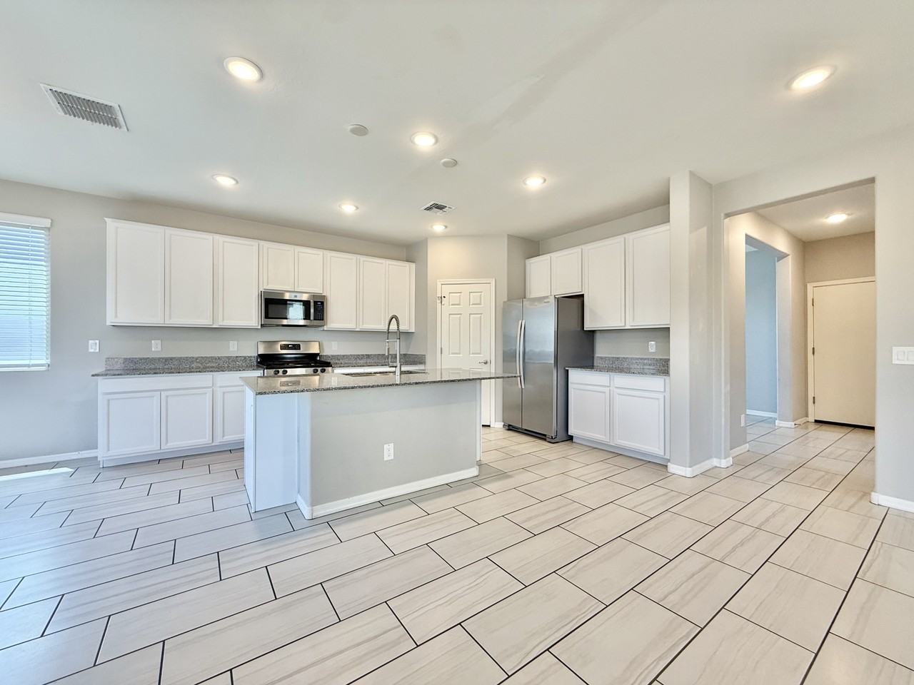 6803 N 88th Dr - Photo 2 of 19
