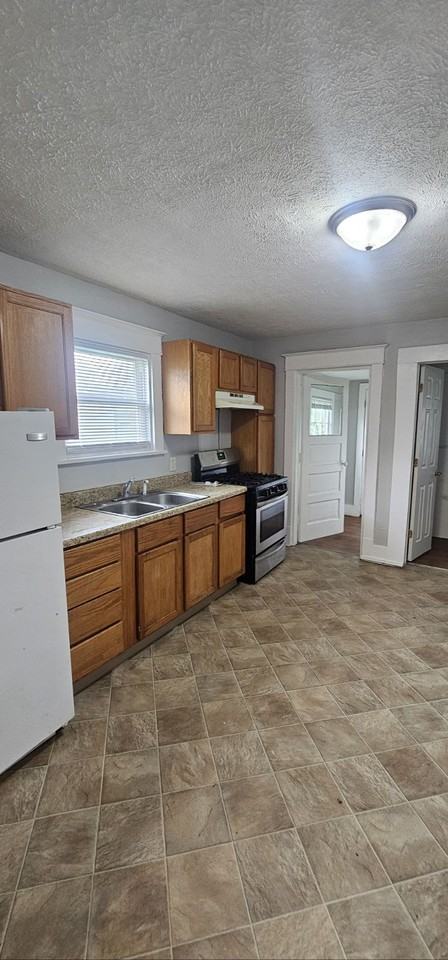 522 W 6th St - Photo 4 of 13