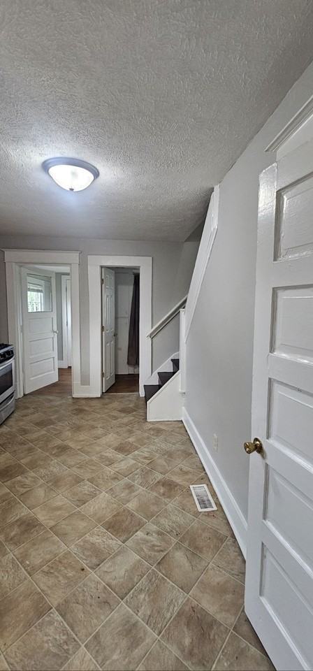 522 W 6th St - Photo 5 of 13