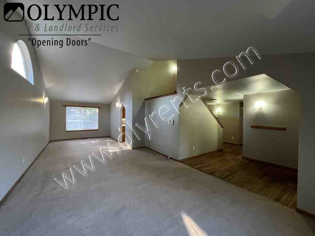 2134 Diamond Loop Se - Photo 5 of 34