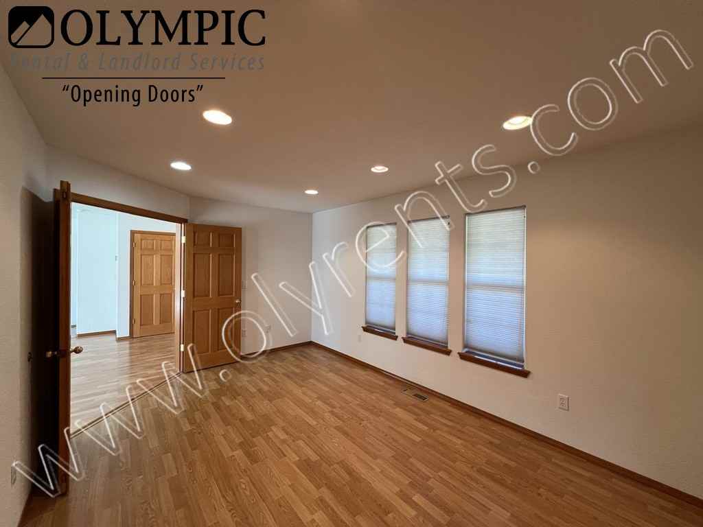 9701 Amanda Dr Ne - Photo 4 of 34