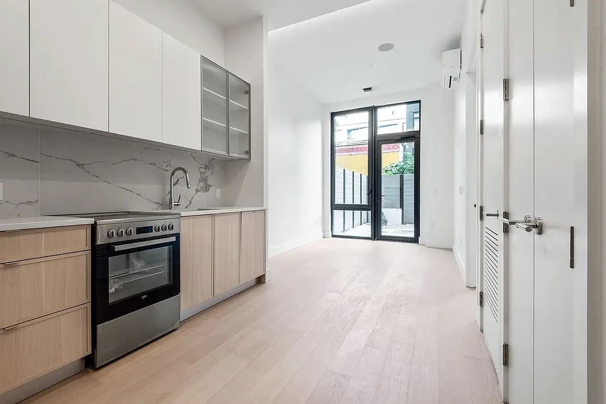 218 Front St - Photo 2 of 14