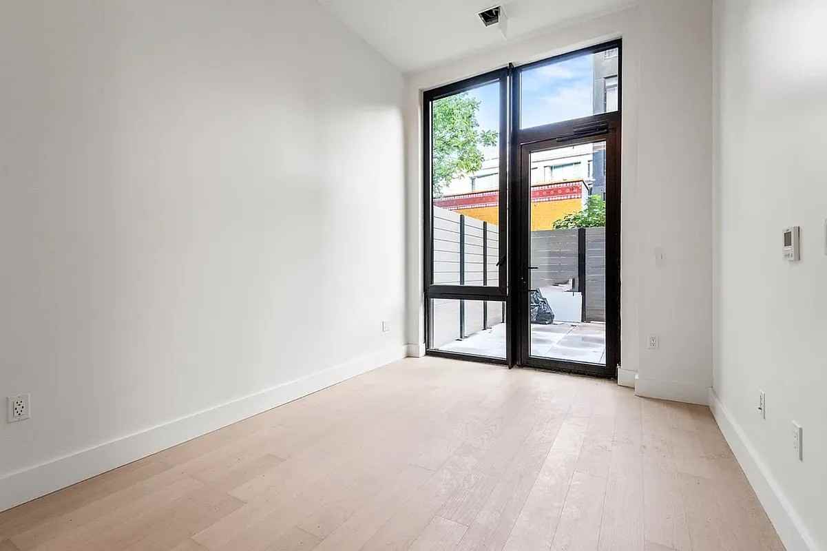 218 Front St - Photo 3 of 14